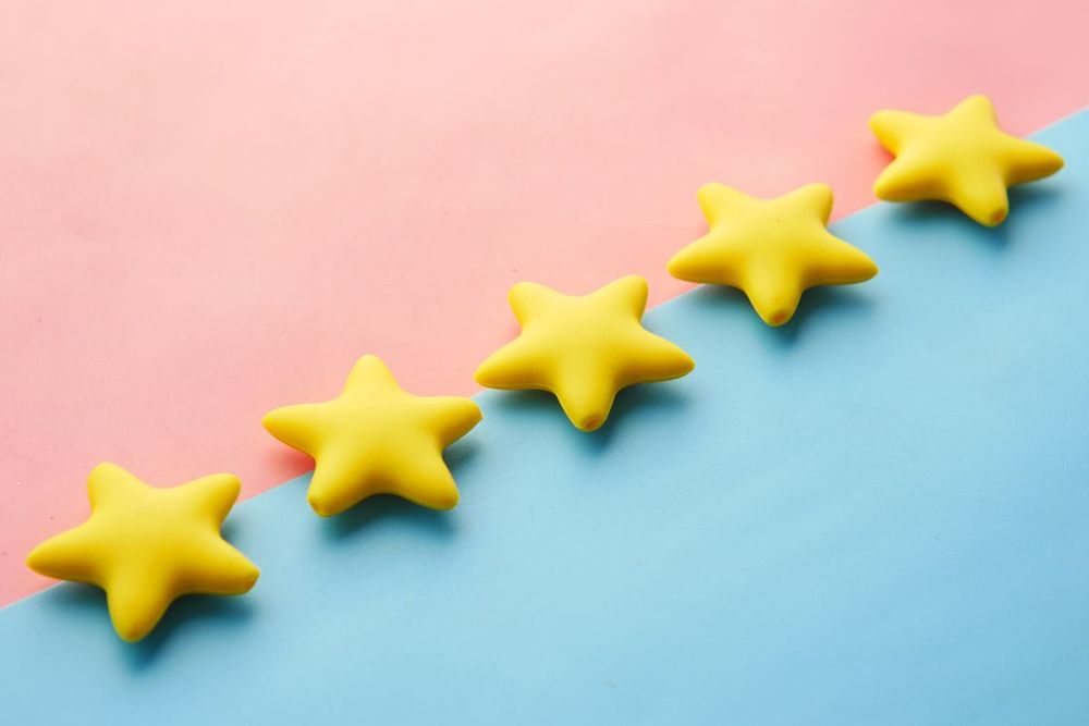 Five-star rating graphic representing top-reviewed carpet cleaning companies near Wallingford, CT